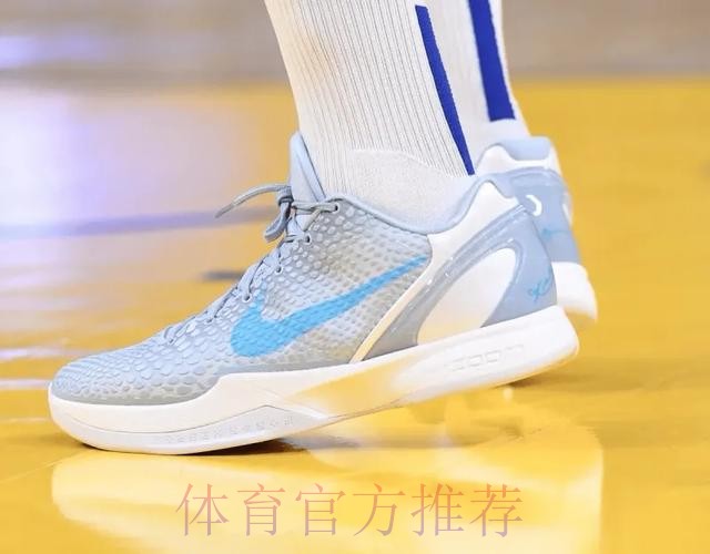 库里穿着克拉克专属灰蓝色科比6，空砍31分3篮板5助攻