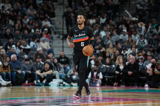 卡斯尔半场8投仅1中仅得到4分4失误,哈珀则3中0没有得分 卡斯尔半场8投仅1中仅得到4分4失误,哈珀则3中0没有得分